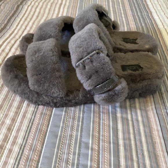 UGG SLIPPERS - Picture 4 of 6